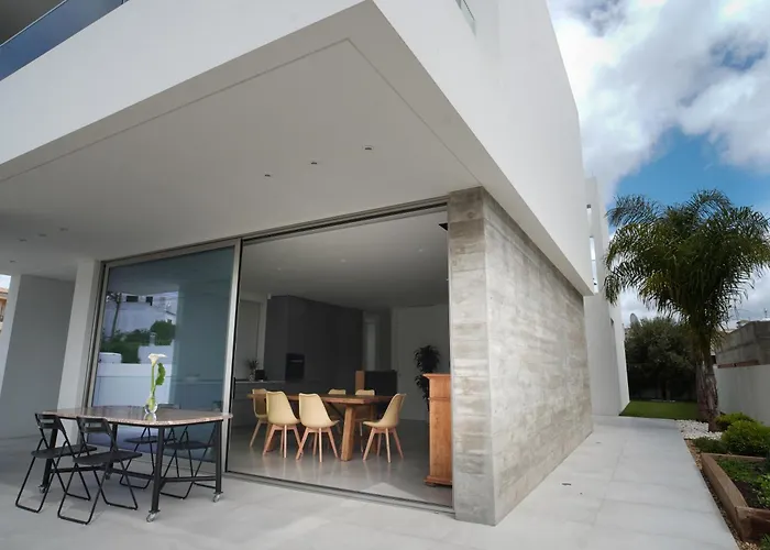 Manu House